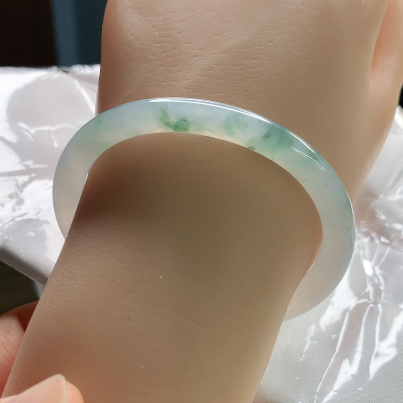 【闪购商品】翡翠手镯（贵妃镯）未镶嵌天然翡翠手镯