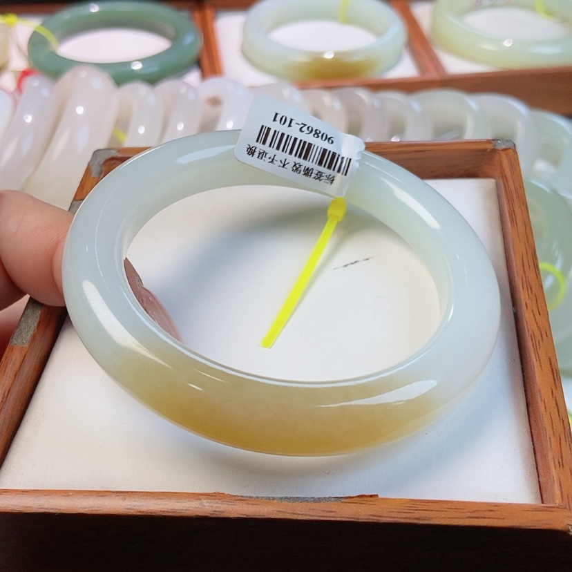 【闪购商品】和田玉手镯未镶嵌