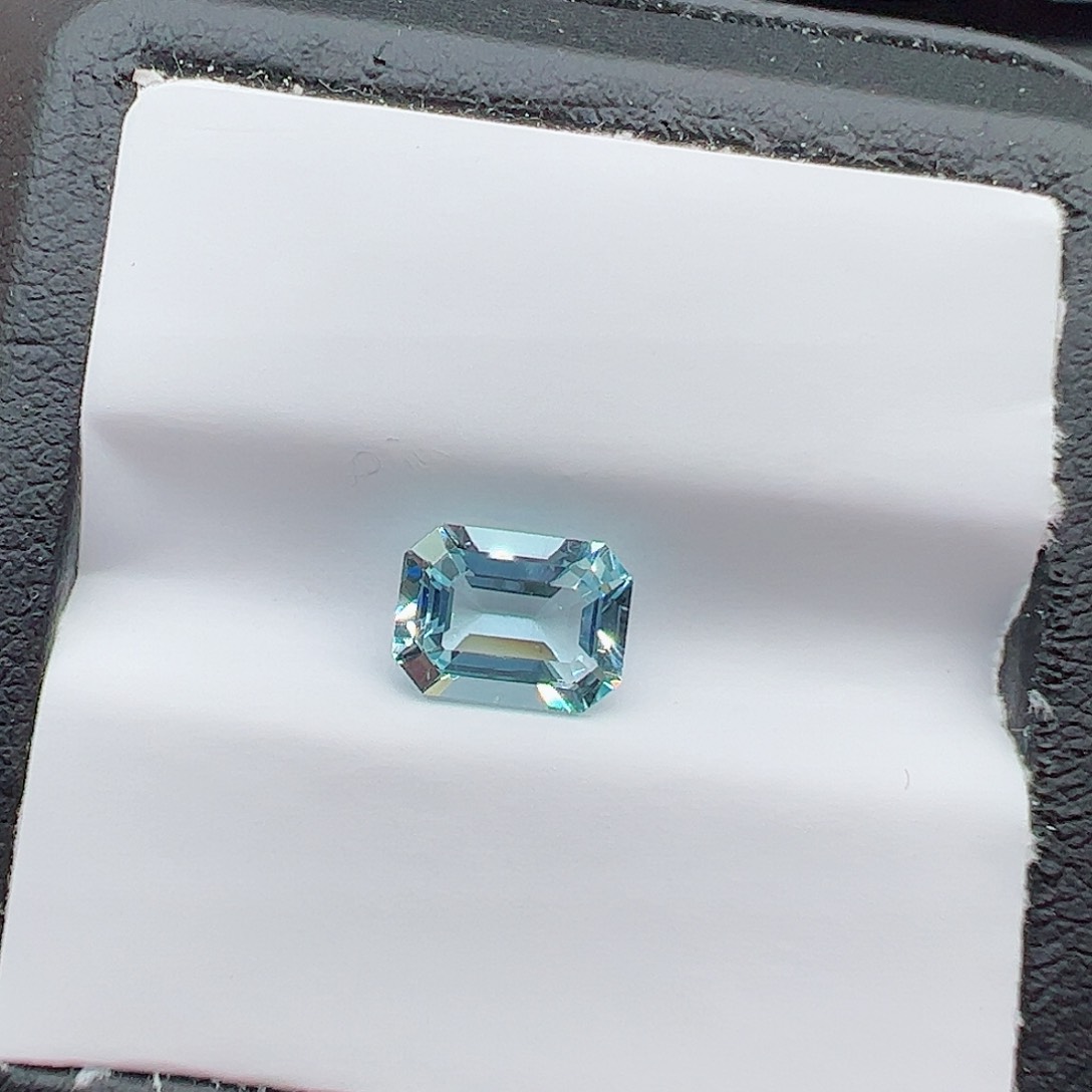 海蓝宝石裸石未镶嵌1.3克拉