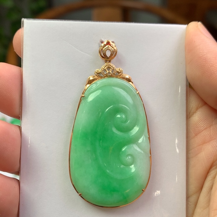翡翠18K金镶嵌颈饰翡翠吊坠