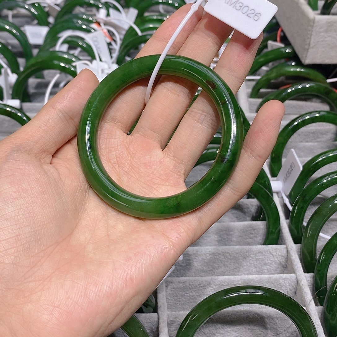 和田玉（碧玉）未镶嵌手镯