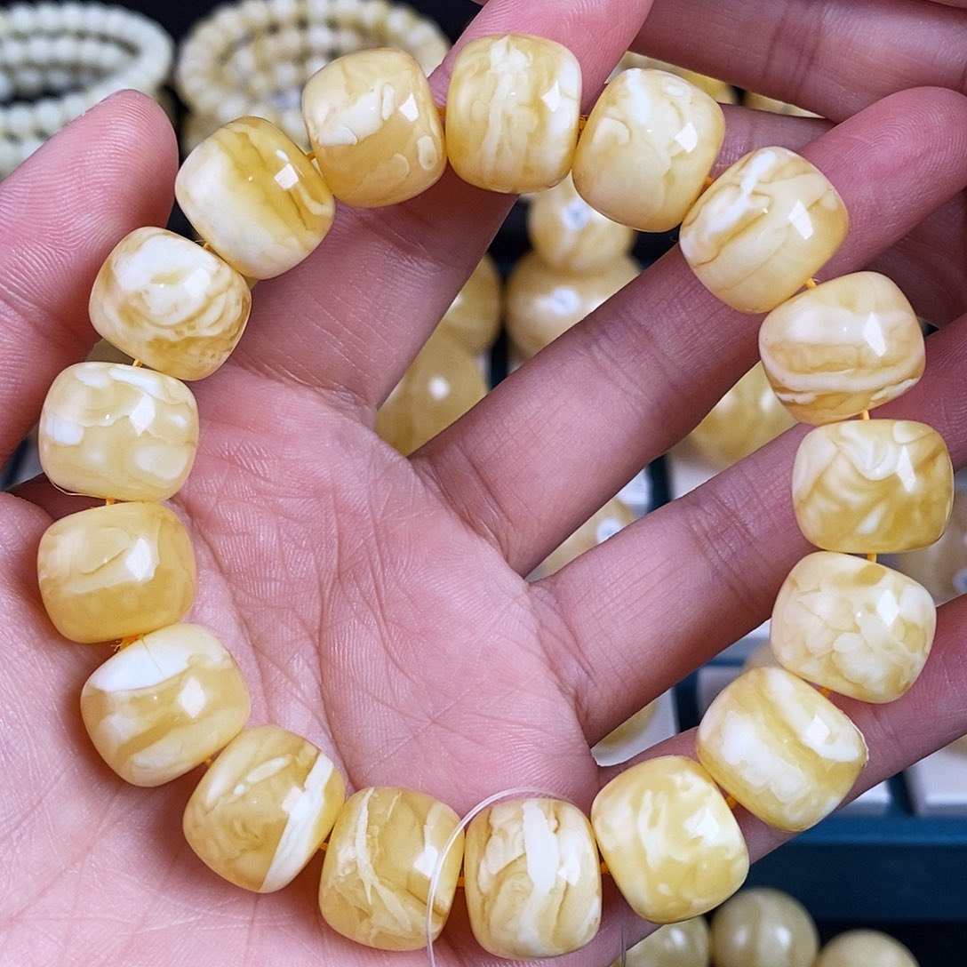 蜜蜡珠宝奇石未镶嵌