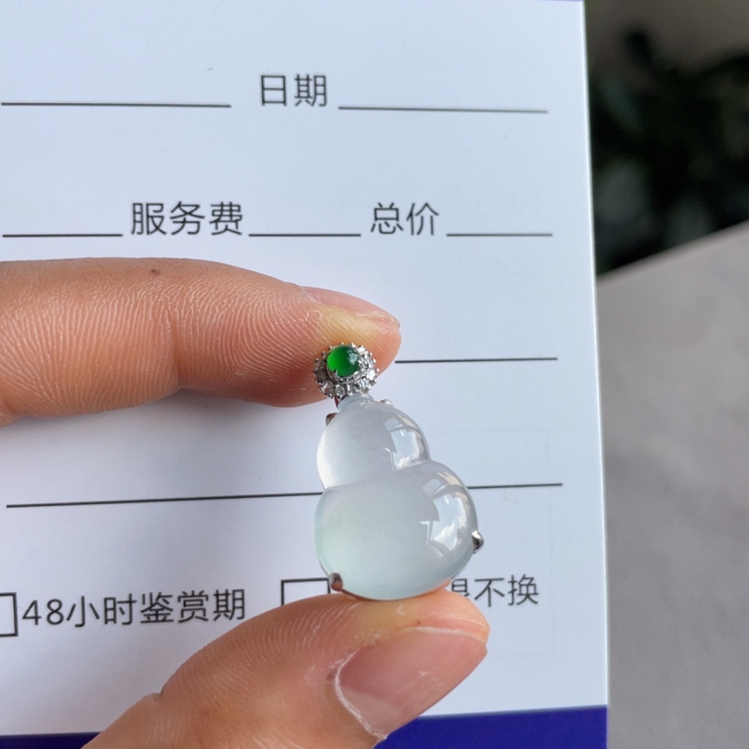 翡翠18K金镶嵌颈饰白冰