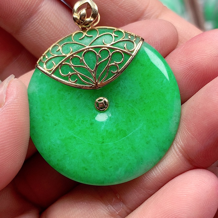 翡翠颈饰18K金镶嵌翡翠