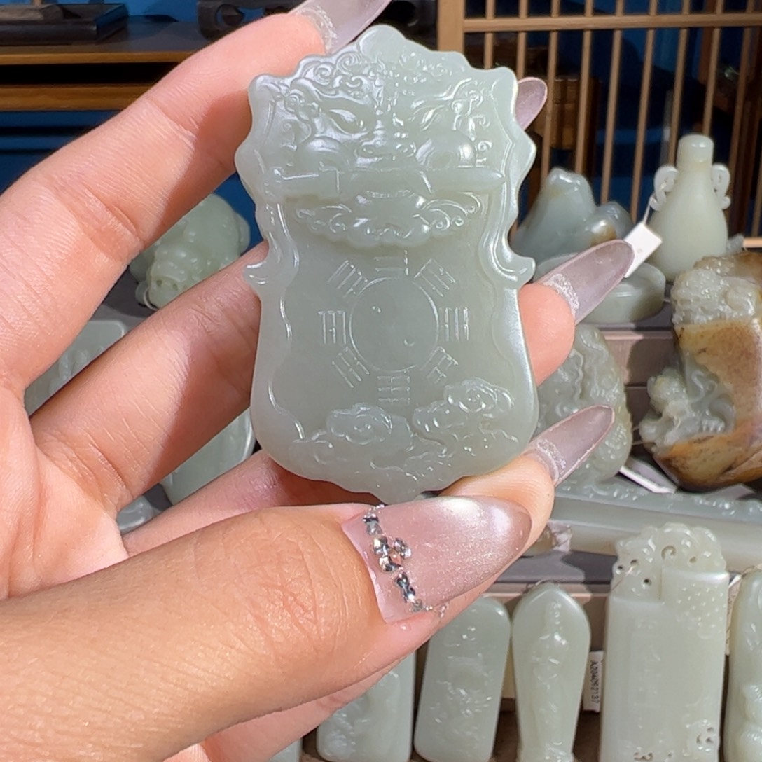 @***…和田玉（糖玉）未镶嵌颈饰