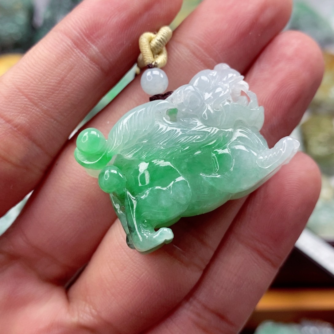 翡翠颈饰未镶嵌翡翠