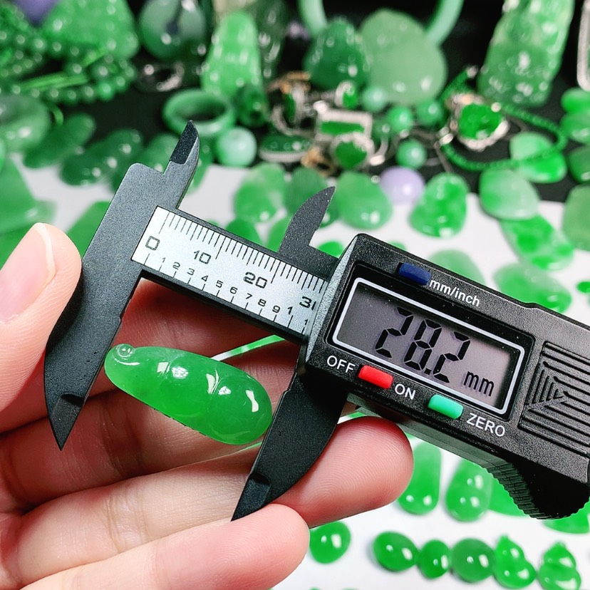 【闪购商品】翡翠颈饰未镶嵌信***香翡翠28.2*11.6*5.5