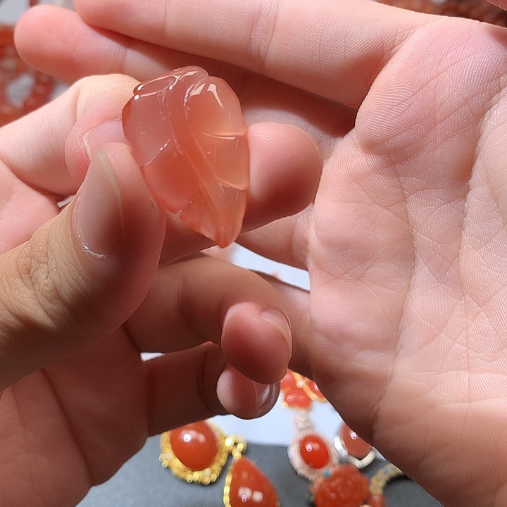 风***淡南红玛瑙未镶嵌颈饰