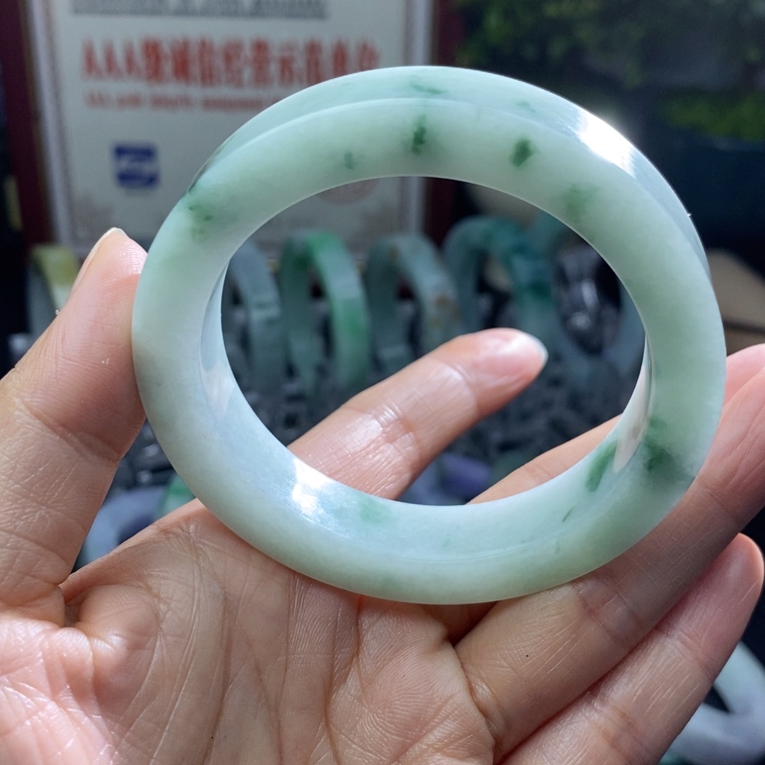 未镶嵌手镯定制翡翠风*