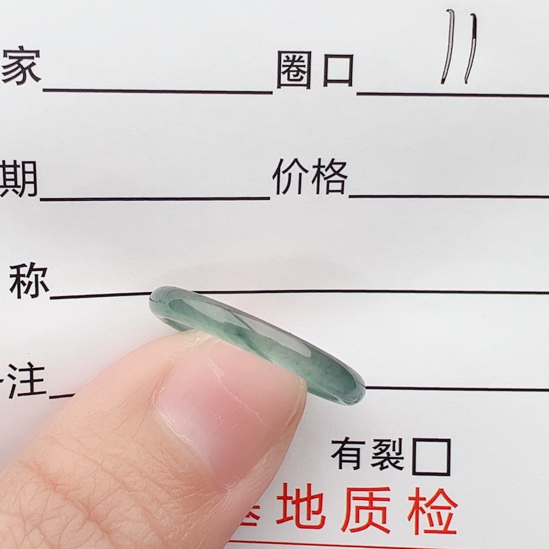翡翠戒指未镶嵌是****い天然翡翠