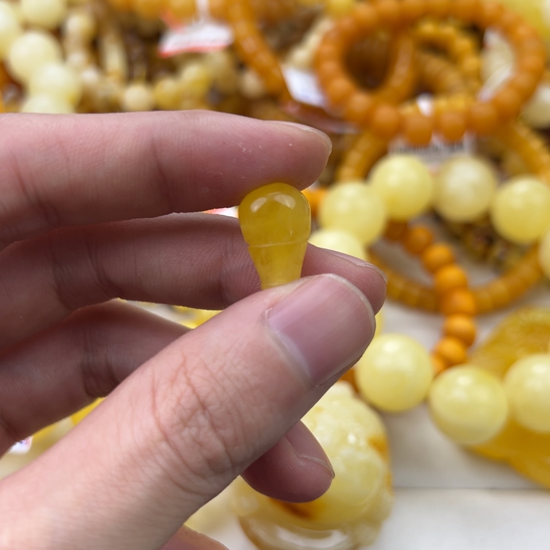 琥珀珠宝奇石未镶嵌