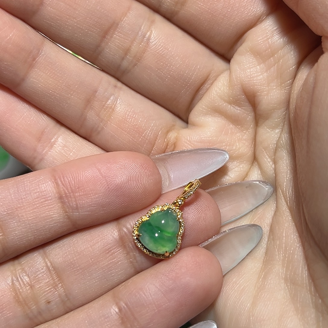 兰***a翡翠18K金镶嵌颈饰