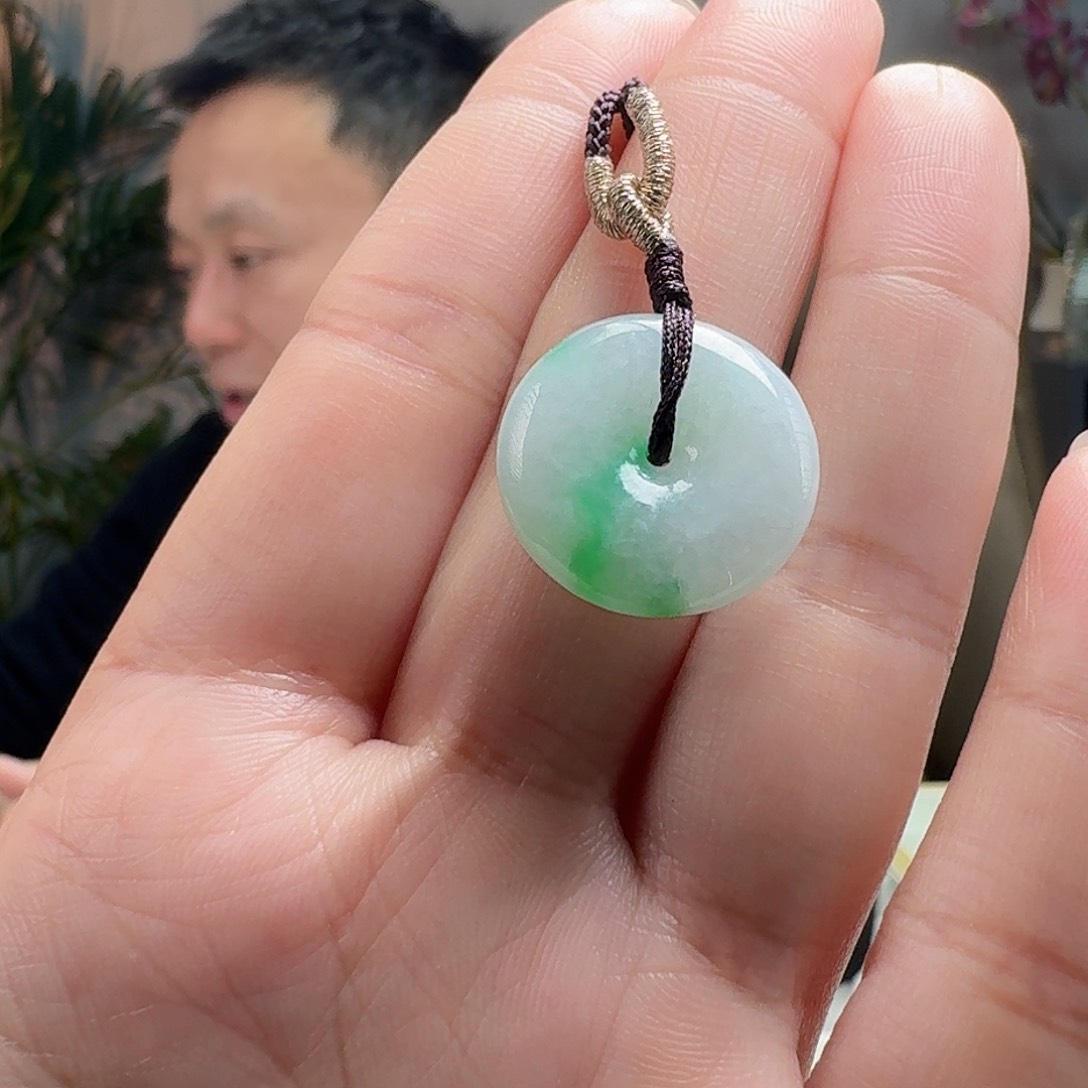 翡翠吊坠(赠链)未镶嵌天然
