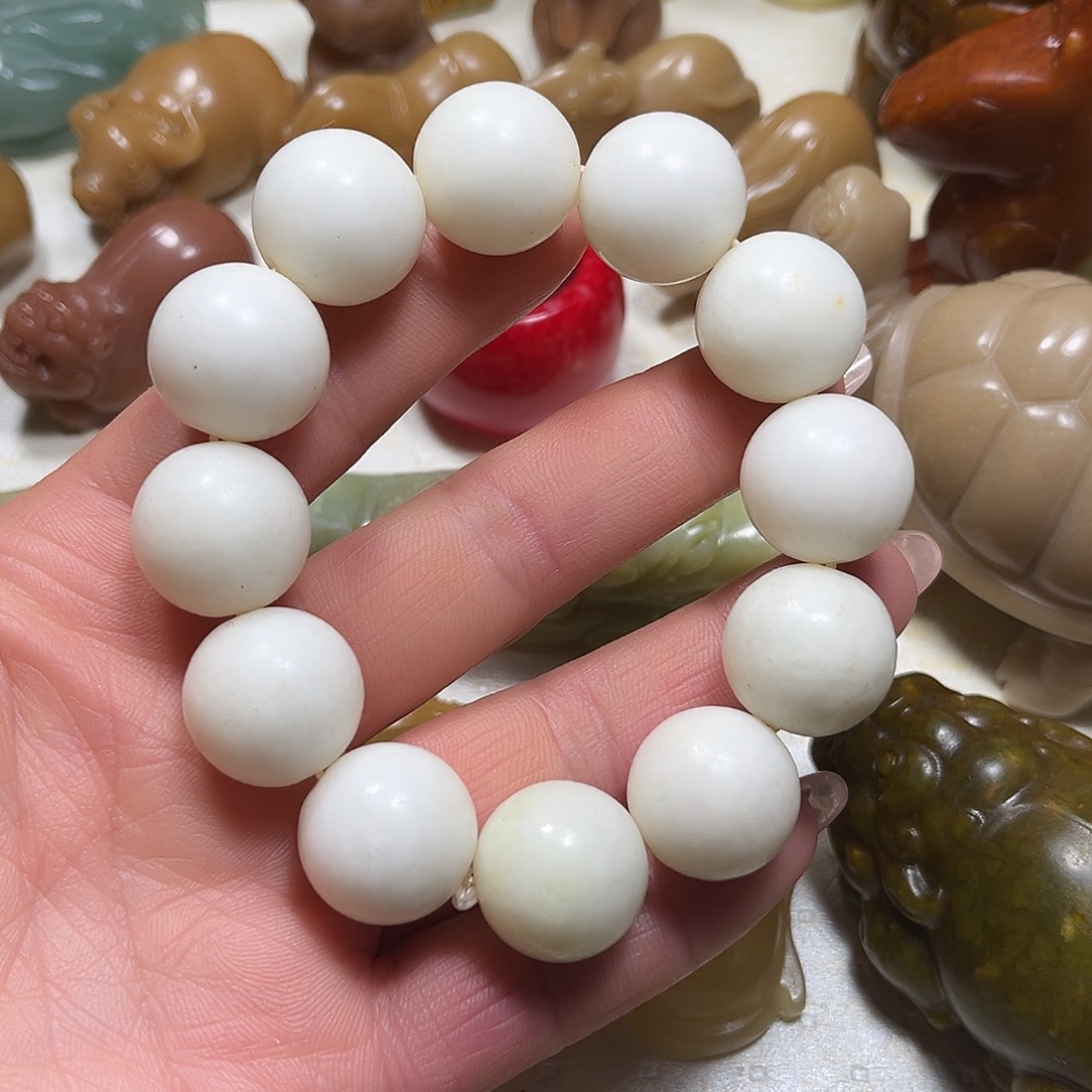 白玉菩提吊坠白玉菩提吊坠