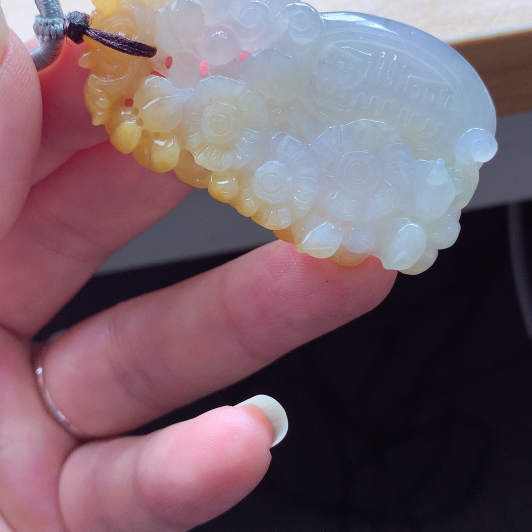 翡翠颈饰未镶嵌吊坠