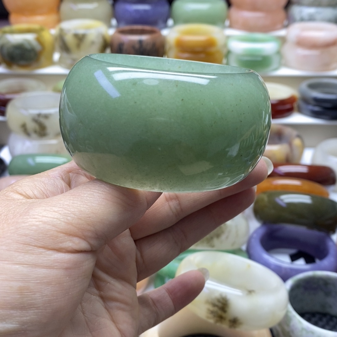 赵***～石英质玉未镶嵌手镯