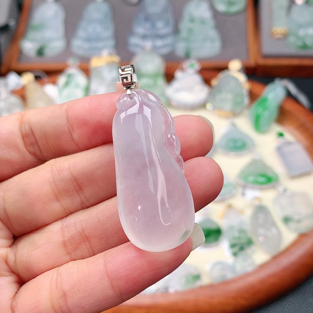 颈饰18K金镶嵌翡翠福瓜