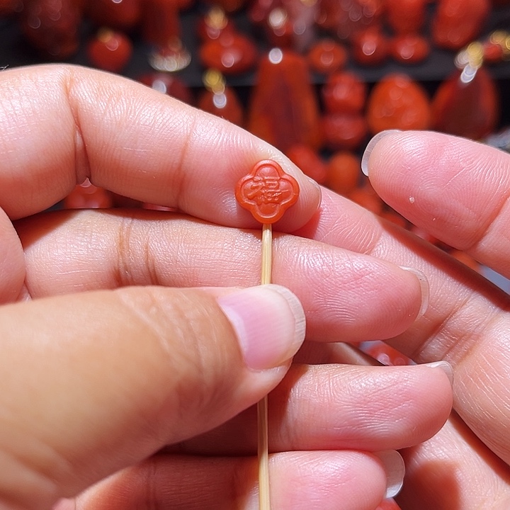 南红玛瑙未镶嵌配饰柿子红财福背云10mm
