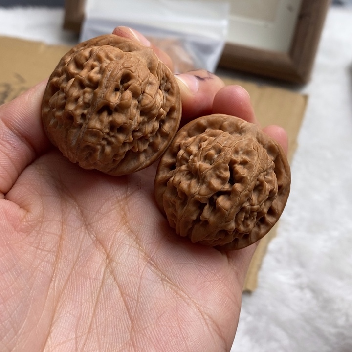 文玩核桃吊坠R***.lianhua