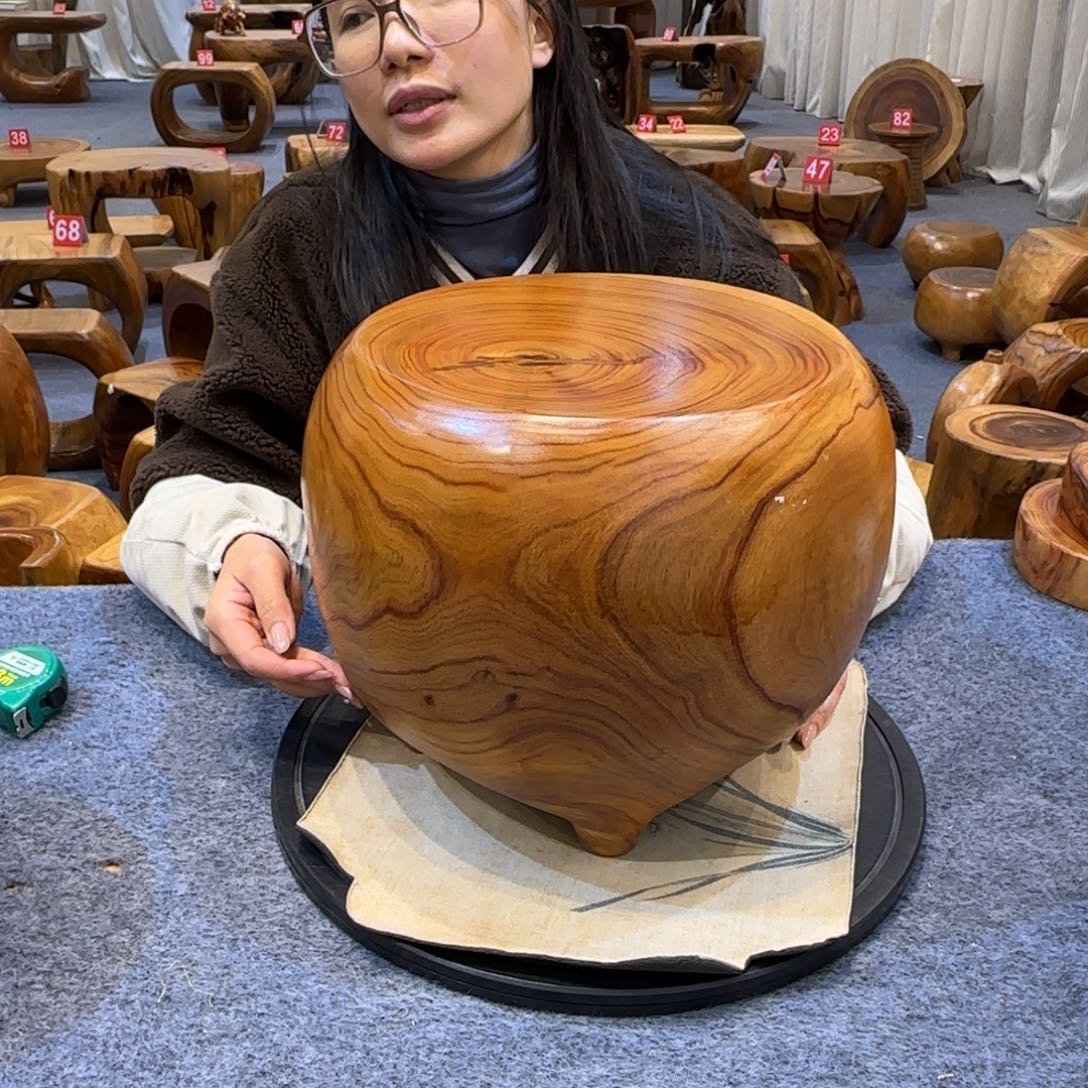 花***季香樟木整木一体牙牙凳