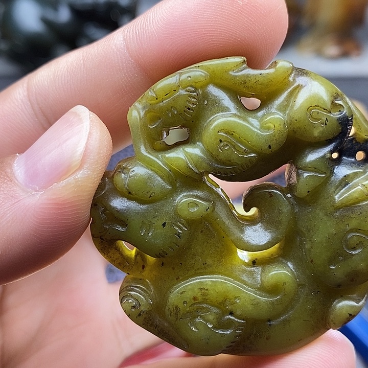 未镶嵌蛇纹石玉颈饰