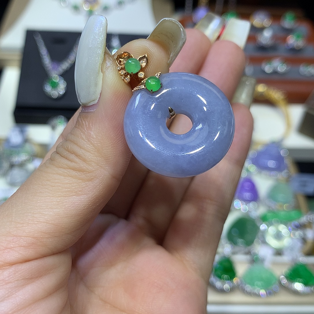 翡翠18K金镶嵌颈饰