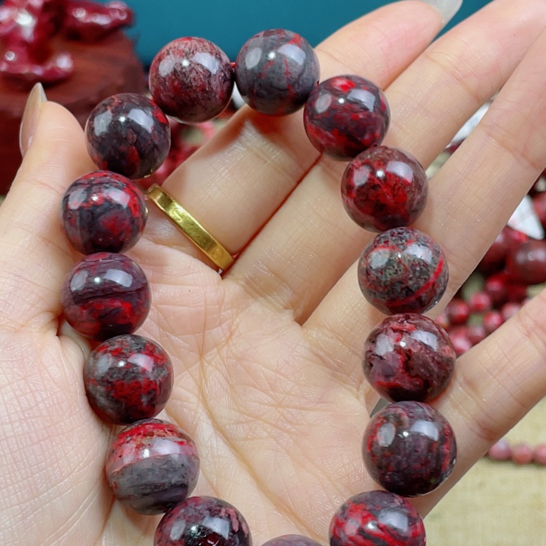 天然辰砂有坑有沙眼微瑕