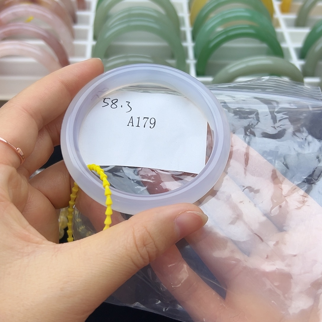 石英质玉未镶嵌手镯