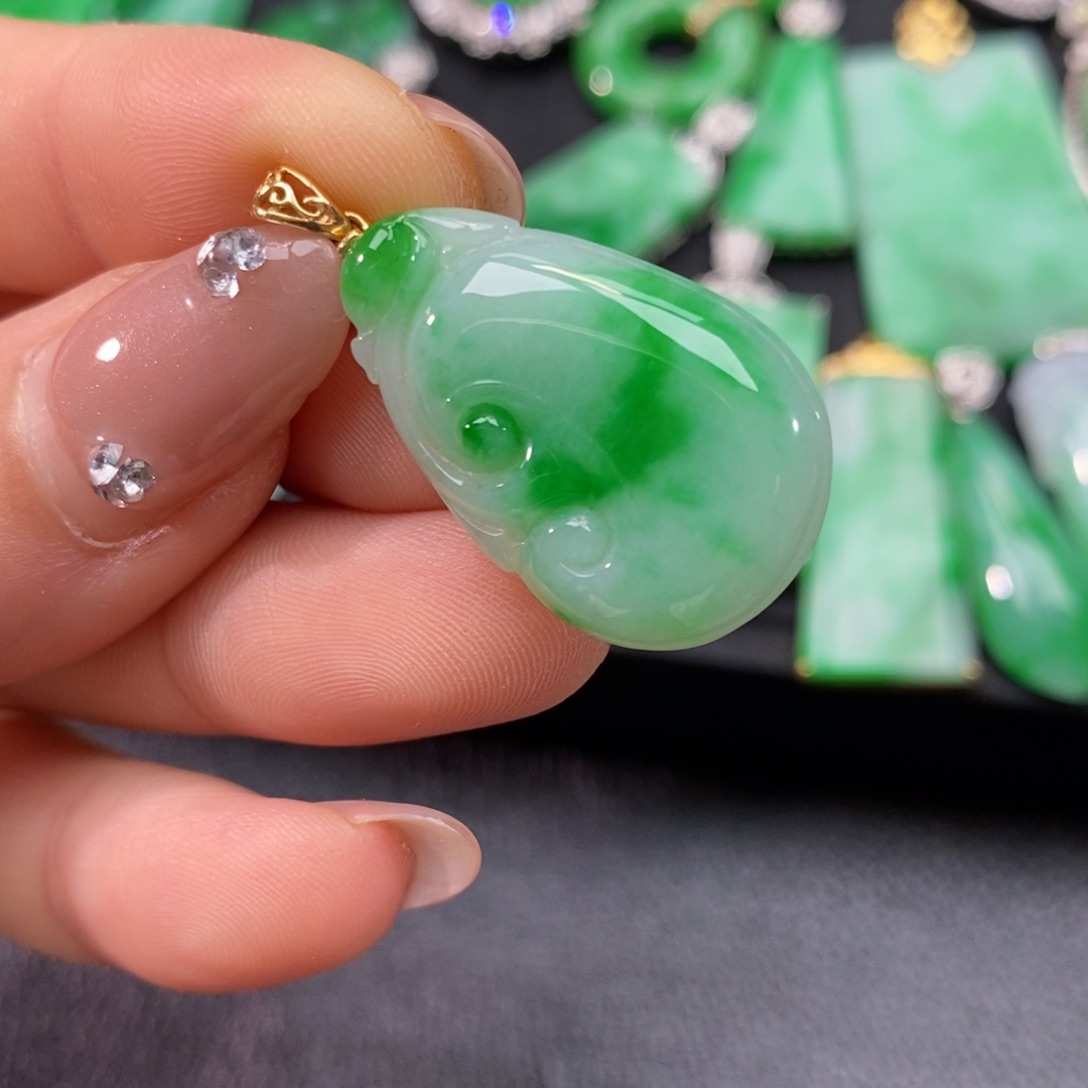 翡翠颈饰18K金镶嵌翡翠