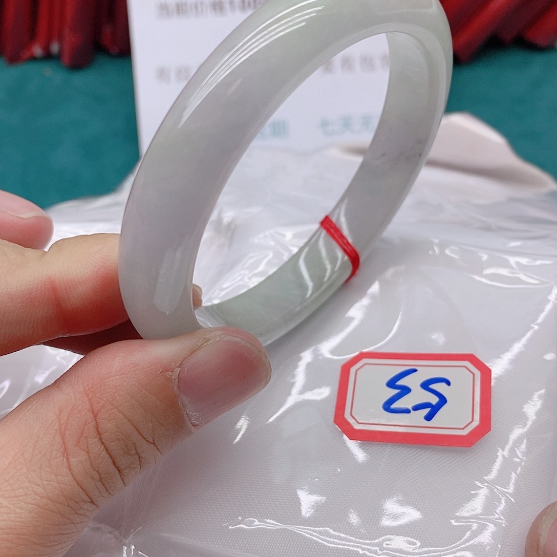 翡翠手镯未镶嵌三*太533333333