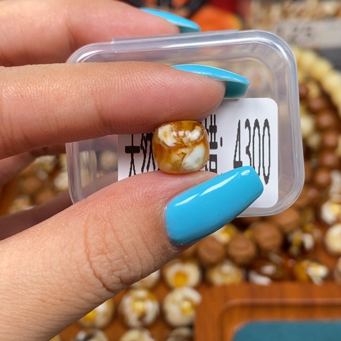 蜜蜡未镶嵌珠宝奇石4300