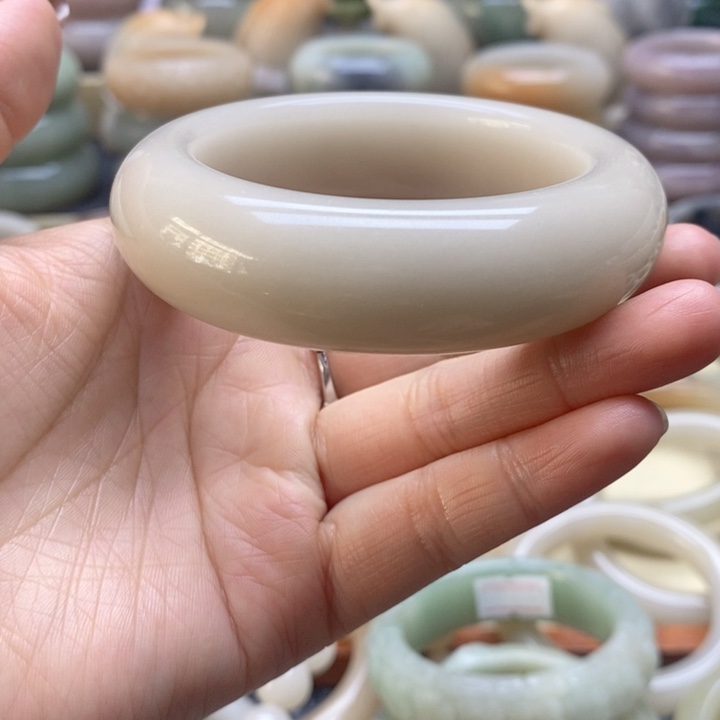 石英岩玉手镯未镶嵌鱼*卷