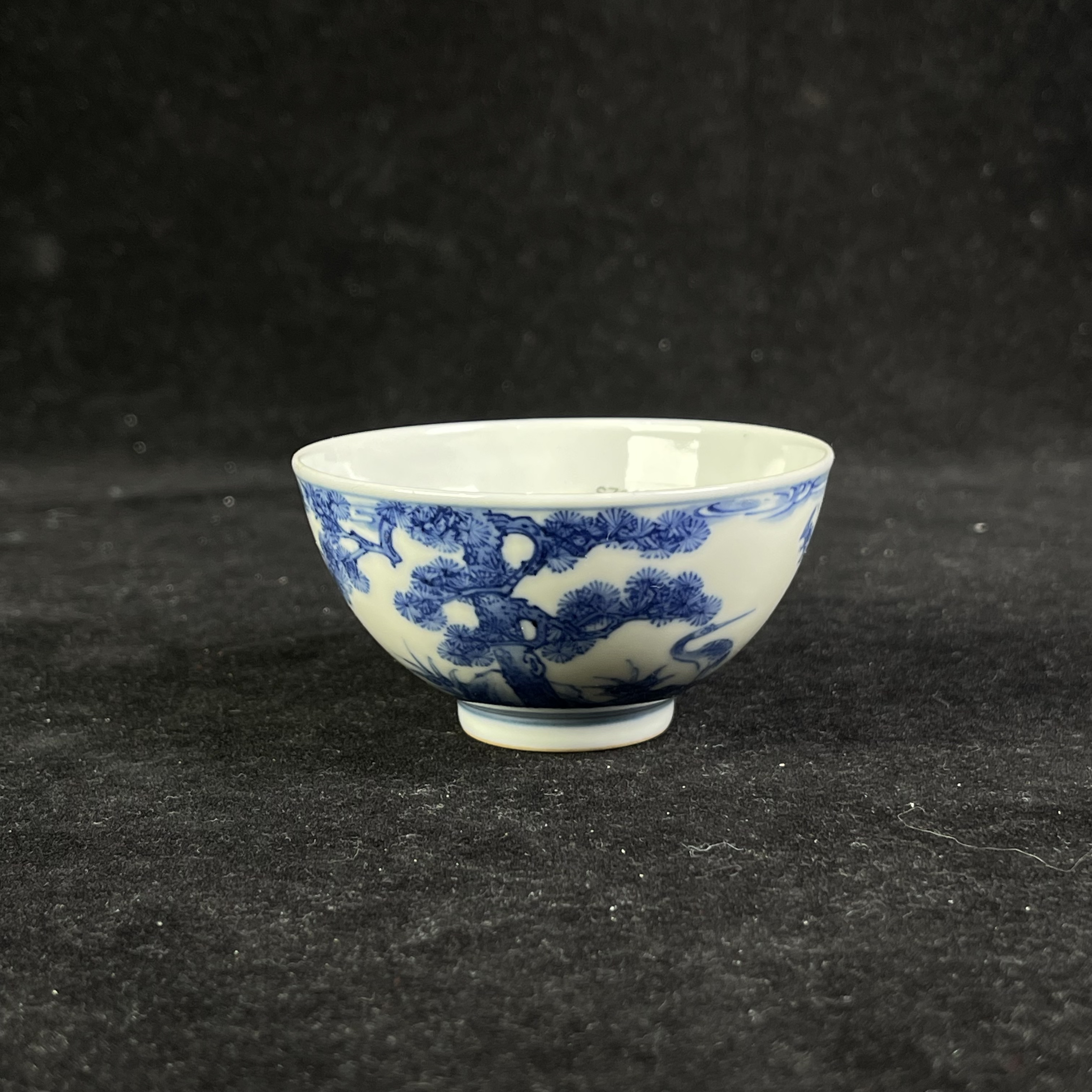 Y青花鹤鹿同春纹茶圆