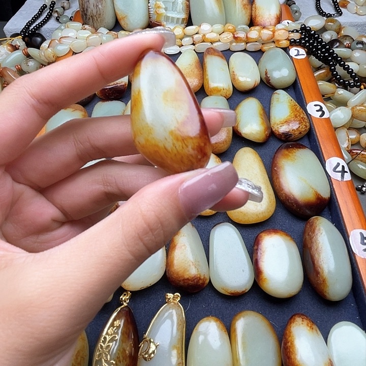 和田玉颈饰未镶嵌用****2
