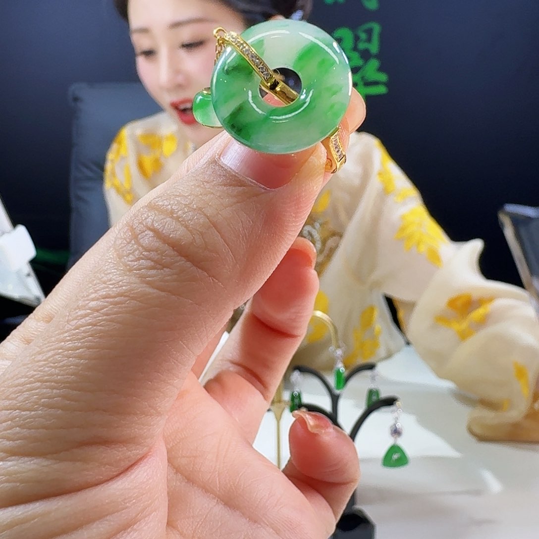 翡翠戒指18K金镶嵌18k镶嵌