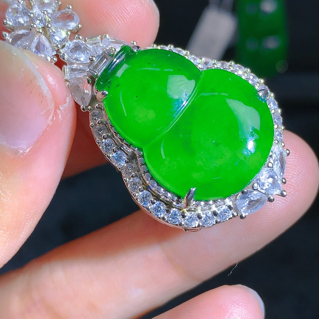 翡翠颈饰银S925镶嵌吊坠