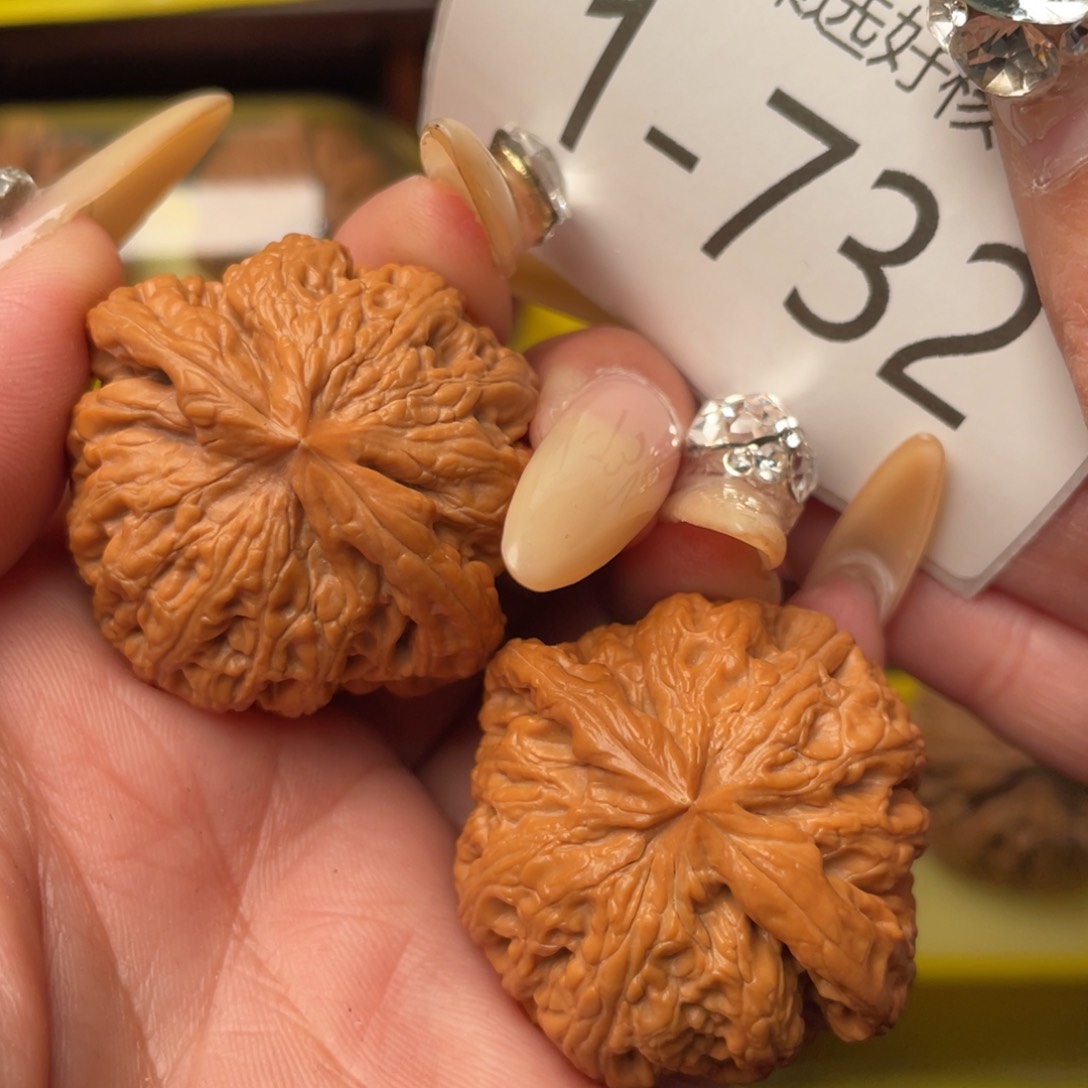 文玩核桃把件39全品红皮大粗筋