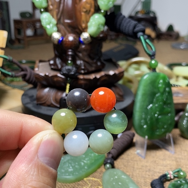 星****和田玉未镶嵌颈饰