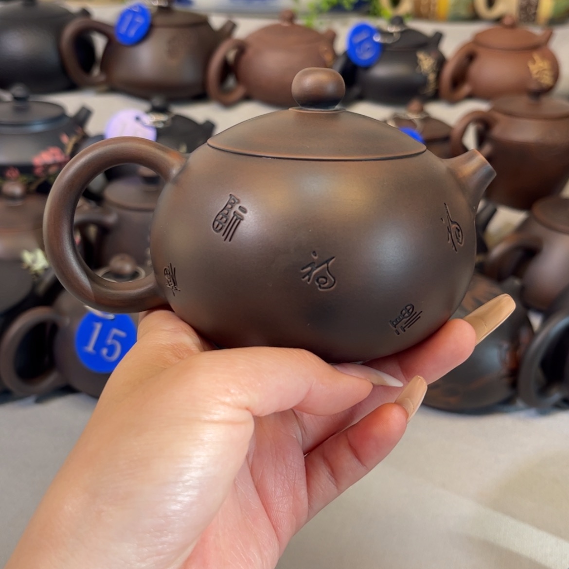 【闪购商品】红泥 浮雕 容量 230c c