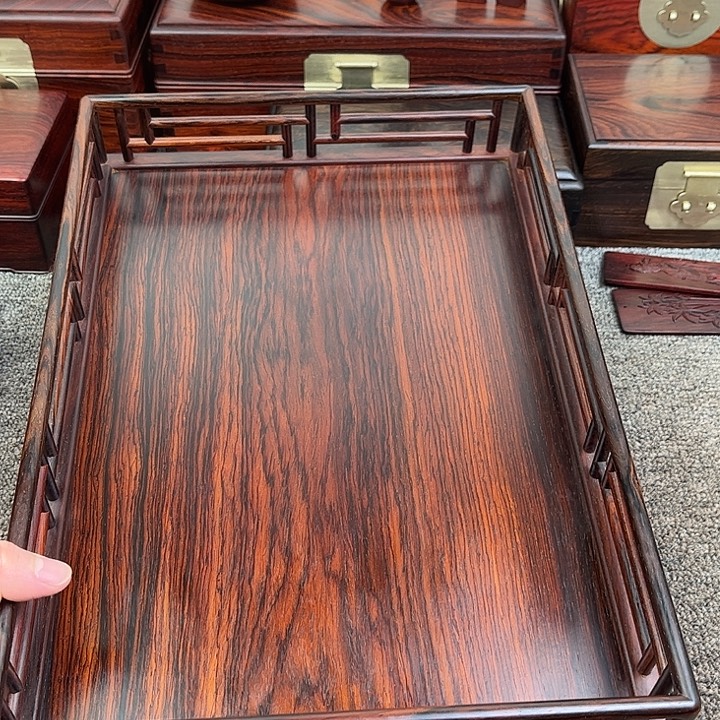 微凹黄檀（南美大红酸枝）