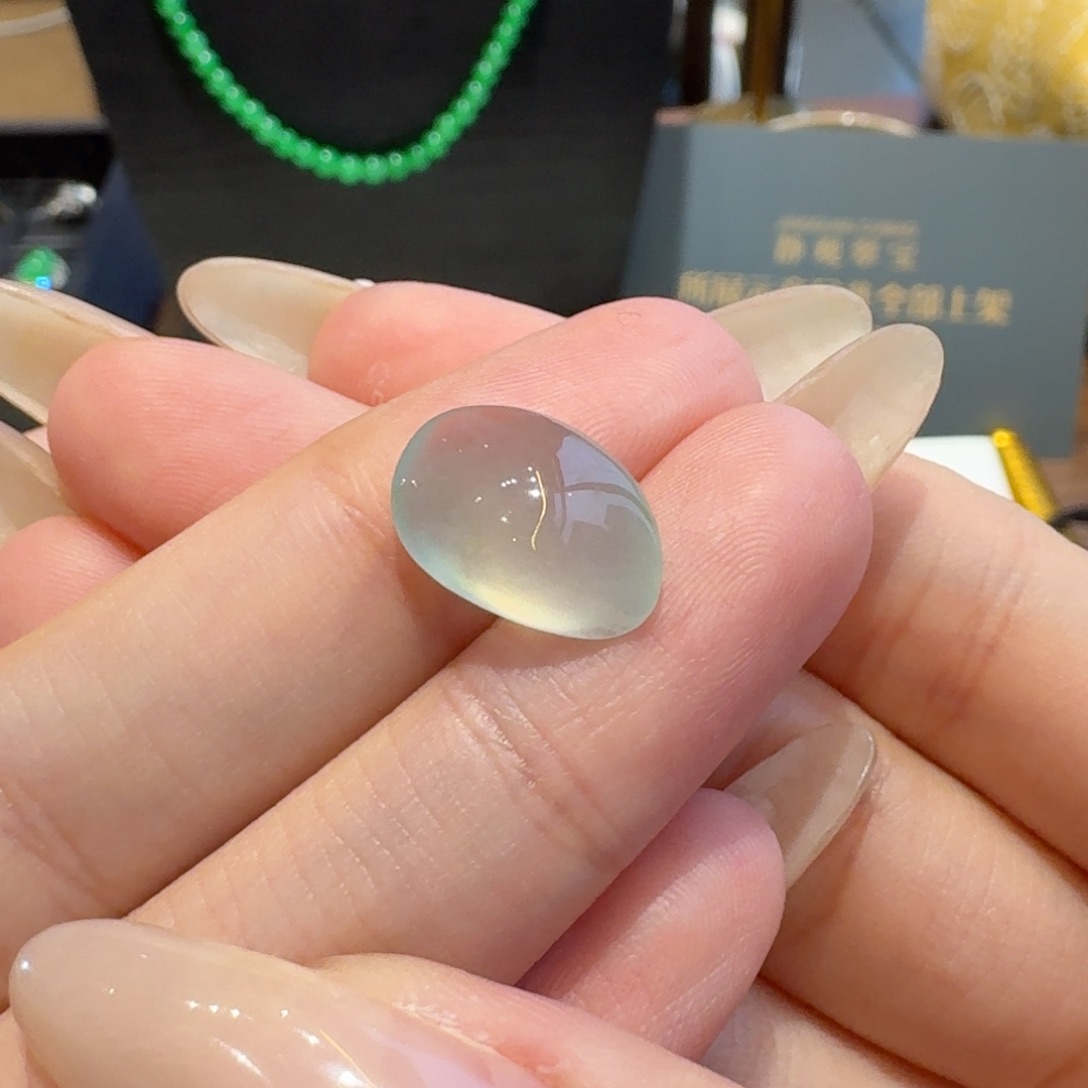 翡翠颈饰未镶嵌随行荧光蛋面