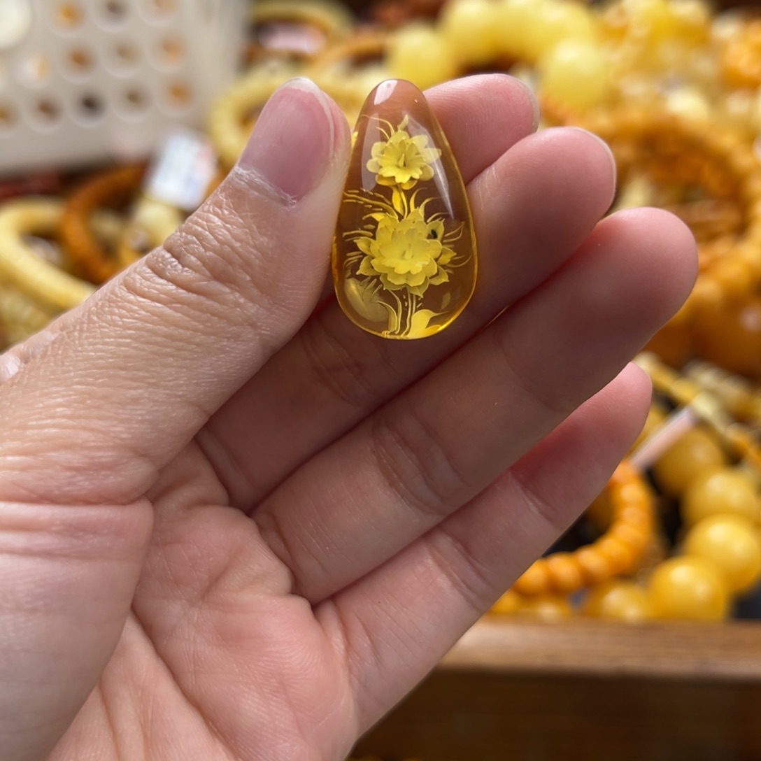 未镶嵌琥珀珠宝奇石
