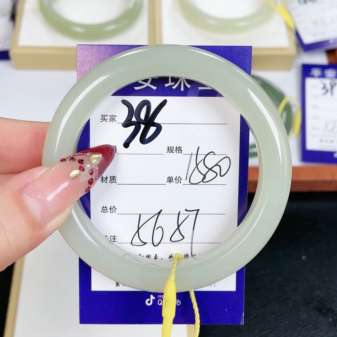 和田玉手镯未镶嵌