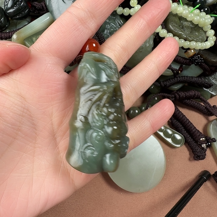 和田玉颈饰未镶嵌