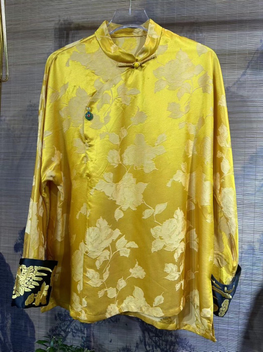 双色袖口刺绣小衫