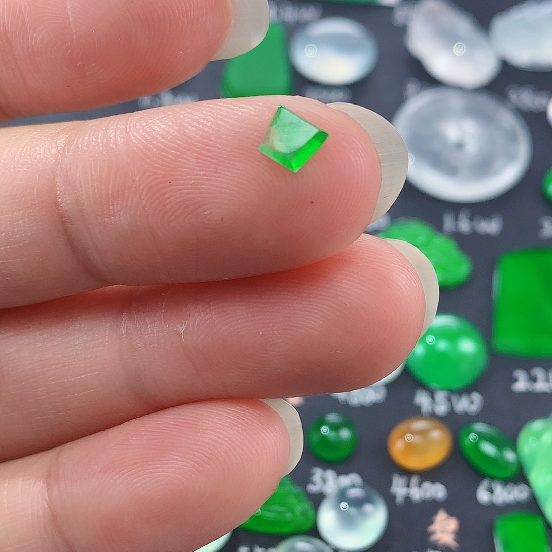 翡翠颈饰未镶嵌天然翡翠高冰无事牌