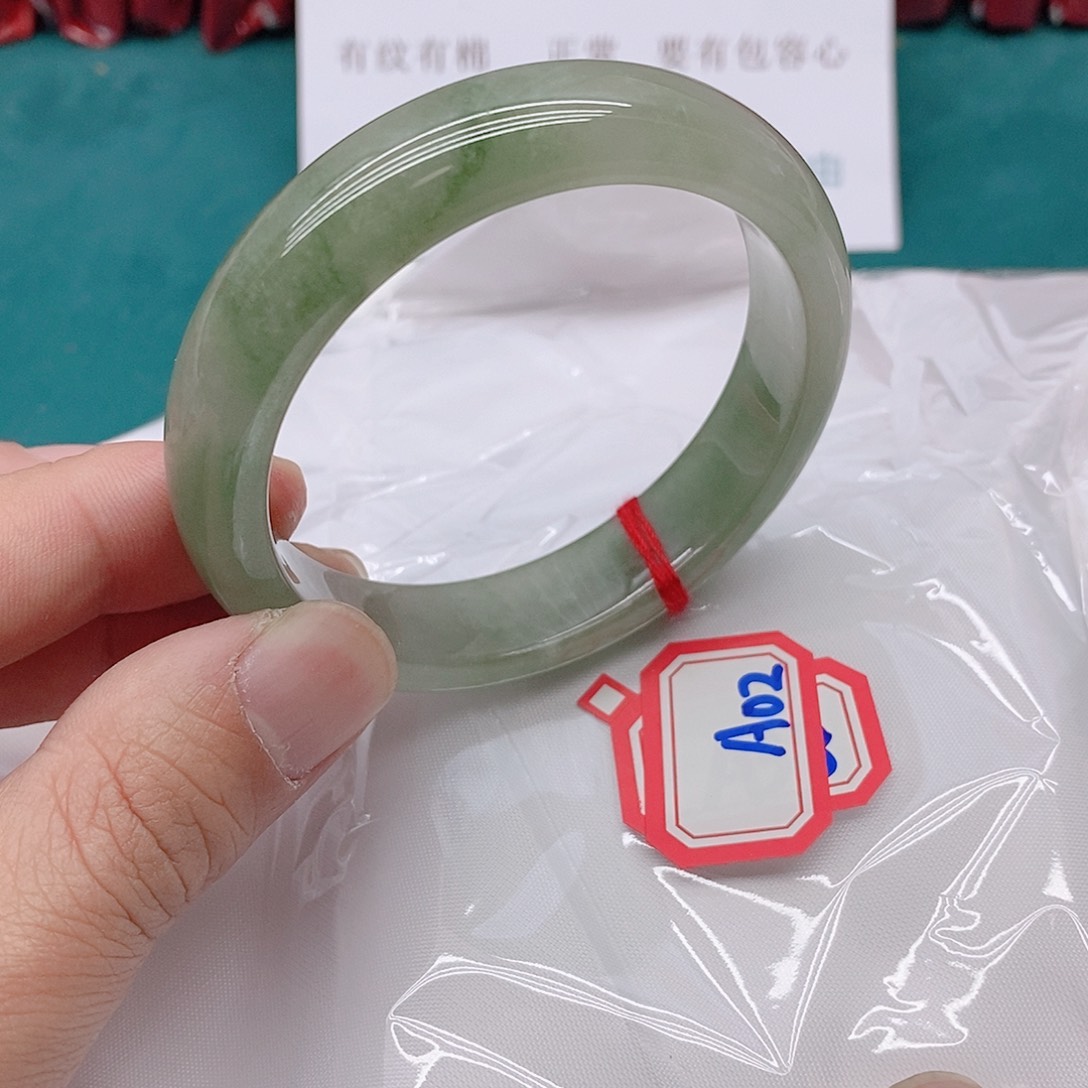 翡翠手镯未镶嵌有*A0222222222