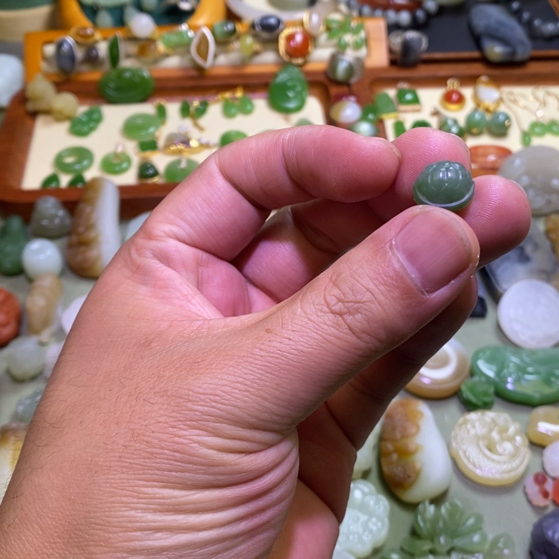 和田玉未镶嵌颈饰定制