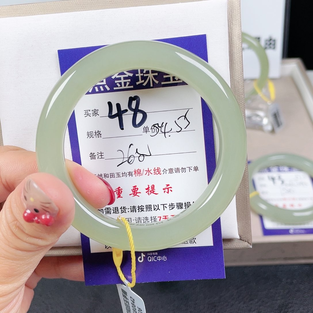 和田玉手镯未镶嵌