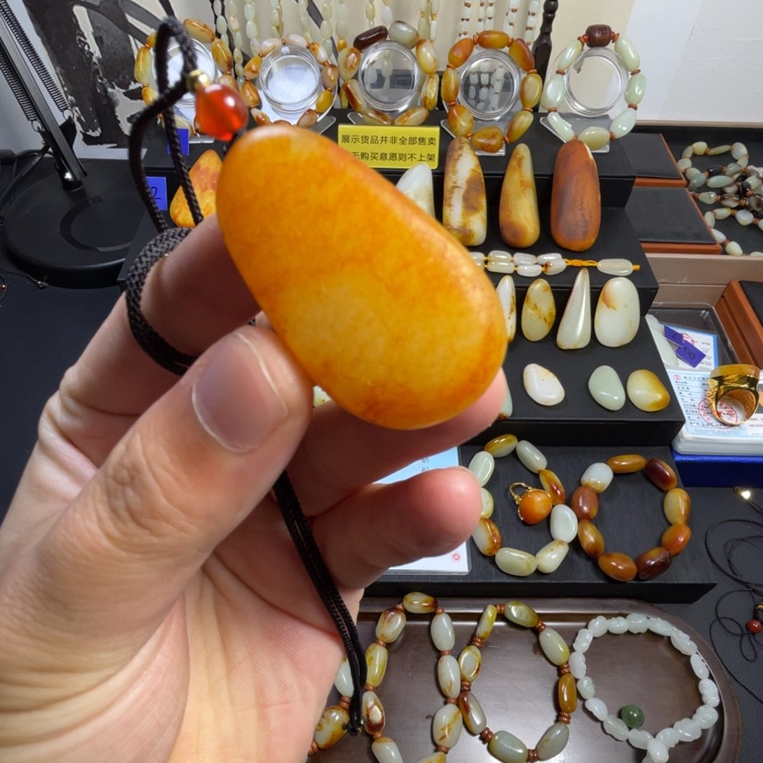 和田玉颈饰未镶嵌